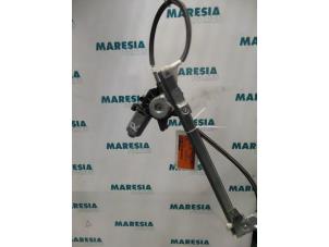 Begagnade Fönstermekanism, 2-dörrars, höger fram Renault Megane Coupé (DA) 1.6i Pris € 65,00 Marginaltabell erbjuds av Maresia Parts