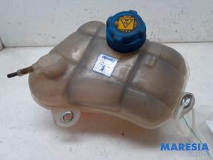 Gebruikte Koelvloeistof Reservoir Lancia Delta (844) 1.4 T-Jet 16V 150 Prijs € 35,00 Margeregeling aangeboden door Maresia Parts