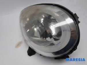 Begagnade Strålkastare, höger Citroen C1 1.0 12V Pris € 50,00 Marginaltabell erbjuds av Maresia Parts