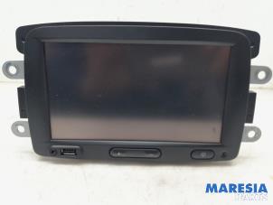 Gebruikte Navigatie Systeem Renault Captur (2R) 0.9 Energy TCE 12V Prijs € 350,00 Margeregeling aangeboden door Maresia Parts