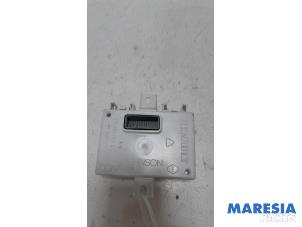 Gebruikte Module Navigatie Renault Captur (2R) 0.9 Energy TCE 12V Prijs € 35,00 Margeregeling aangeboden door Maresia Parts