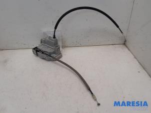 Gebruikte Portierslot Mechaniek 4Deurs links-achter Lancia Delta (844) 1.4 T-Jet 16V 150 Prijs € 40,00 Margeregeling aangeboden door Maresia Parts