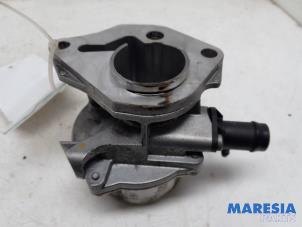 Gebruikte Vacuumpomp (Diesel) Renault Clio IV Estate/Grandtour (7R) 1.5 Energy dCi 90 FAP Prijs € 30,00 Margeregeling aangeboden door Maresia Parts