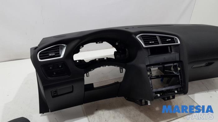Airbag set + dashboard van een Citroën C4 Berline (NC) 1.4 16V VTi 2013