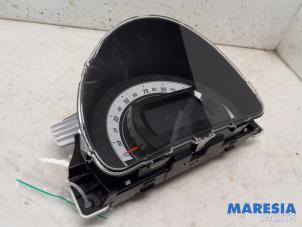 Gebruikte Instrumentenpaneel Renault Twingo III (AH) 1.0 SCe 70 12V Prijs € 145,00 Margeregeling aangeboden door Maresia Parts