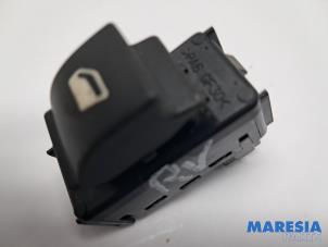 Begagnade Brytare, eldrivna fönster Citroen C4 Berline (NC) 1.4 16V VTi Pris € 10,00 Marginaltabell erbjuds av Maresia Parts