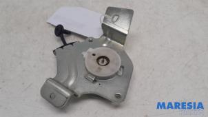 Używane Zawias tylnej klapy Peugeot 3008 I (0U/HU) 1.6 16V THP 155 Cena € 25,00 Procedura marży oferowane przez Maresia Parts