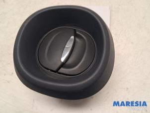 Gebruikte Luchtrooster Dashboard Opel Vivaro 1.6 CDTI BiTurbo 140 Prijs € 18,15 Inclusief btw aangeboden door Maresia Parts