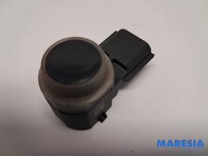 Begagnade Parkeringssensor Renault Arkana (RJLL) 1.6 E-Tech 145 16V Pris € 24,99 Marginaltabell erbjuds av Maresia Parts