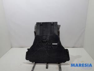 Begagnade Motorskyddspanel Renault Scénic III (JZ) 1.4 16V TCe 130 Pris € 50,00 Marginaltabell erbjuds av Maresia Parts