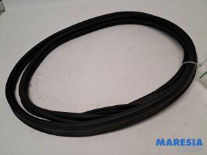 Gebruikte Achterkleprubber Renault Clio V (RJAB) 1.0 TCe 100 12V Prijs € 35,00 Margeregeling aangeboden door Maresia Parts