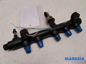 Używane Listwa wtryskowa Peugeot Boxer (U9) 2.0 BlueHDi 130 Cena € 72,60 Z VAT oferowane przez Maresia Parts