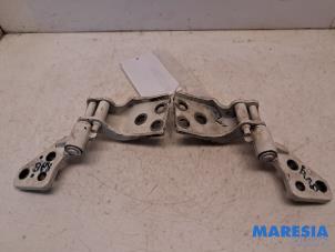 Begagnade Gångjärn, bakdörr, höger Peugeot Partner (GC/GF/GG/GJ/GK) 1.6 HDI 90 Pris € 48,40 Inklusive moms erbjuds av Maresia Parts