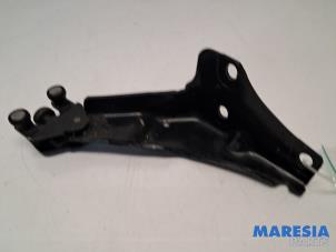 Begagnade Skena, skjutdörr, höger Peugeot Partner (GC/GF/GG/GJ/GK) 1.6 HDI 90 Pris € 30,25 Inklusive moms erbjuds av Maresia Parts