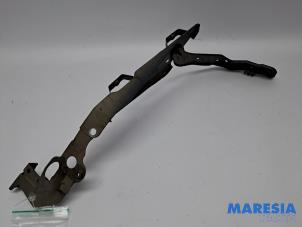 Używane Rama reflektora prawa Citroen C4 Grand Picasso (3A) 1.6 16V THP 165 Cena € 35,00 Procedura marży oferowane przez Maresia Parts