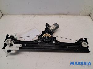 Używane Mechanizm szyby lewej przedniej wersja 2-drzwiowa Fiat 500 (312) 0.9 TwinAir 80 Cena € 35,00 Procedura marży oferowane przez Maresia Parts