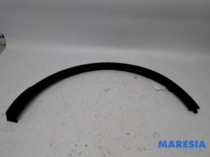 Gebruikte Wielrand achter Renault Captur (2R) 0.9 Energy TCE 12V Prijs € 49,99 Margeregeling aangeboden door Maresia Parts