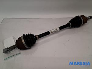 Begagnade Drivaxel, vänster fram Opel Corsa F (UB/UH/UP) 1.2 12V 75 Pris € 151,25 Inklusive moms erbjuds av Maresia Parts