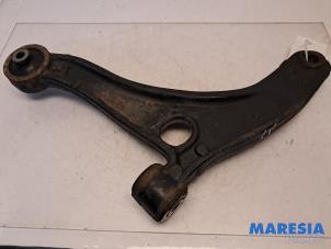 Gebruikte Draagarm onder links-voor Renault Master III (EV/HV/UV/VA/VB/VD/VF/VG/VJ) 2.3 dCi 145 16V FWD Prijs € 60,50 Inclusief btw aangeboden door Maresia Parts