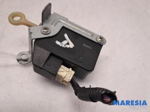 Begagnade Låsmekanism, baklucka Peugeot 107 1.0 12V Pris € 20,00 Marginaltabell erbjuds av Maresia Parts