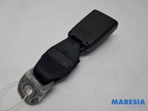 Używane Wtyk pasa bezpieczenstwa prawy tyl Peugeot 107 1.0 12V Cena € 10,00 Procedura marży oferowane przez Maresia Parts