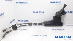 Gebruikte Versnellingspook Citroen C4 Picasso (3D/3E) 1.6 e-HDi 115 Prijs € 105,00 Margeregeling aangeboden door Maresia Parts