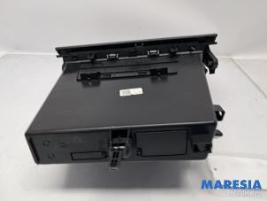 Używane Schowek w desce rozdzielczej Peugeot Partner (EA//EF/EN/EU) 1.5 BlueHDi 100 Cena € 84,70 Z VAT oferowane przez Maresia Parts