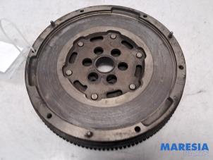 Używane Kolo zamachowe Peugeot 308 (L3/L8/LB/LH/LP) 1.6 BlueHDi 120 Cena € 210,00 Procedura marży oferowane przez Maresia Parts