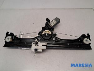 Używane Mechanizm szyby lewej przedniej wersja 2-drzwiowa Fiat 500 (312) 0.9 TwinAir 80 Cena € 35,00 Procedura marży oferowane przez Maresia Parts