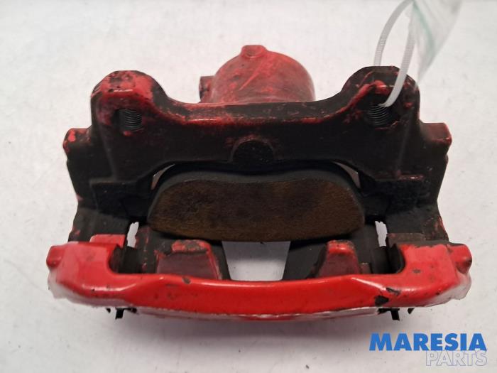 Främre bromsok, vänster från en Abarth 500C/595C/695C 1.4 T-Jet 16V 2010