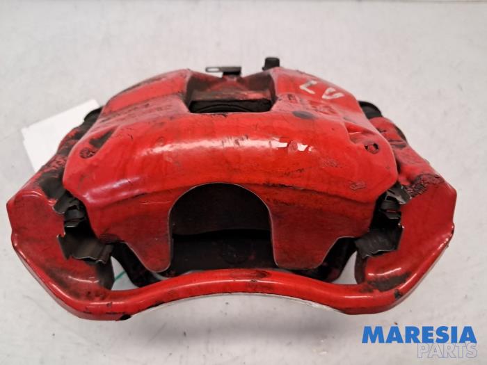 Främre bromsok, vänster från en Abarth 500C/595C/695C 1.4 T-Jet 16V 2010