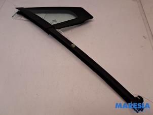 Gebruikte Driehoeks Ruit rechts-voor Renault Clio IV Estate/Grandtour (7R) 0.9 Energy TCE 12V Prijs € 50,00 Margeregeling aangeboden door Maresia Parts