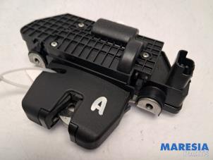 Gebruikte Achterklep Slotmechaniek Peugeot 208 I (CA/CC/CK/CL) 1.4 HDi Prijs € 25,00 Margeregeling aangeboden door Maresia Parts