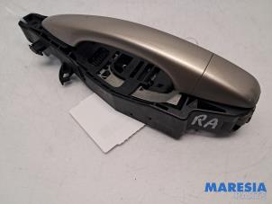 Begagnade Dörrhandtag, 4-dörrars, höger bak Citroen C4 Berline (NC) 1.6 16V VTi Pris € 30,00 Marginaltabell erbjuds av Maresia Parts