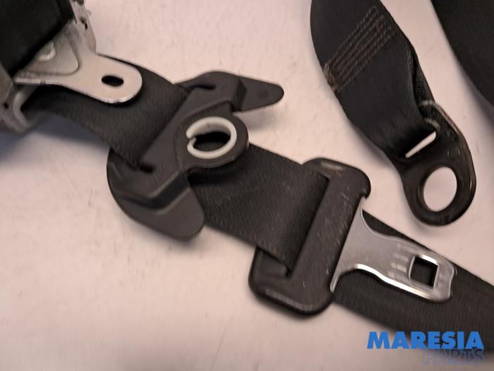 Veiligheidsgordel links-voor van een Peugeot 107 1.0 12V 2011