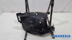 Begagnade Isolering, hjulhus Renault Clio IV Estate/Grandtour (7R) 0.9 Energy TCE 12V Pris € 20,00 Marginaltabell erbjuds av Maresia Parts