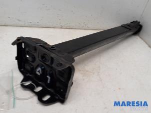 Begagnade Främre gaffelbensstöd, vänster Peugeot 3008 II (M4/MC/MJ/MR) 1.2 12V e-THP PureTech 130 Pris € 35,00 Marginaltabell erbjuds av Maresia Parts