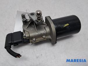 Begagnade Främre torkarmotor Fiat Ducato (250) 2.3 D 150 Multijet Pris € 90,75 Inklusive moms erbjuds av Maresia Parts