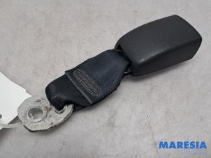 Używane Wtyk pasa bezpieczenstwa prawy tyl Peugeot 107 1.0 12V Cena € 10,00 Procedura marży oferowane przez Maresia Parts