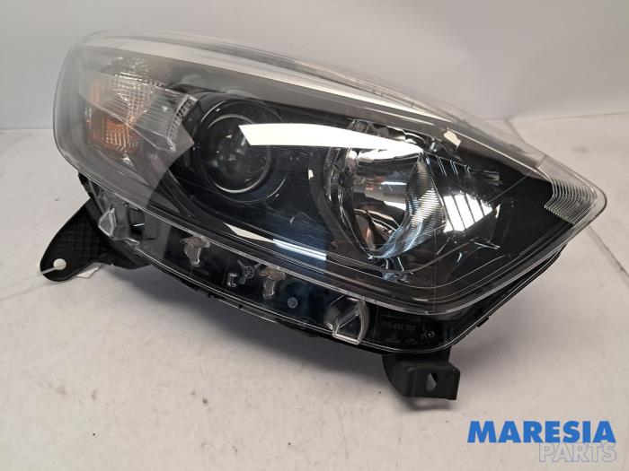 Koplamp rechts van een Renault Captur (2R) 0.9 Energy TCE 12V 2013