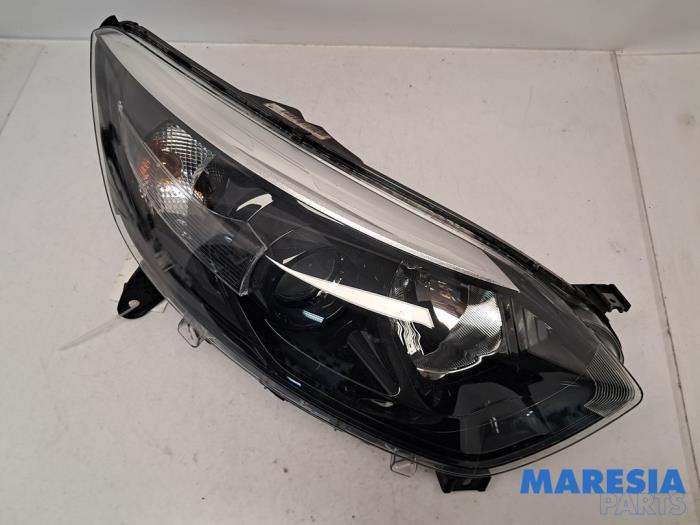 Koplamp rechts van een Renault Captur (2R) 0.9 Energy TCE 12V 2013