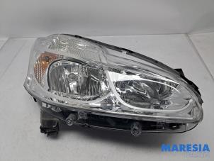 Gebruikte Koplamp rechts Peugeot 208 I (CA/CC/CK/CL) 1.0 Vti 12V PureTech Prijs € 126,00 Margeregeling aangeboden door Maresia Parts