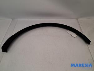 Gebruikte Wielrand achter Renault Captur (2R) 0.9 Energy TCE 12V Prijs € 49,99 Margeregeling aangeboden door Maresia Parts