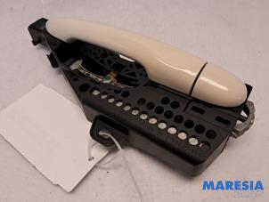 Begagnade Dörrhandtag, 4-dörrars, vänster bak Renault Captur (2R) 0.9 Energy TCE 12V Pris € 25,00 Marginaltabell erbjuds av Maresia Parts