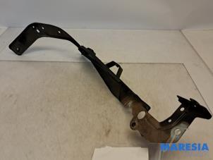 Używane Rama reflektora prawa Citroen C4 Grand Picasso (3A) 1.2 12V PureTech 130 Cena € 35,00 Procedura marży oferowane przez Maresia Parts