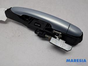 Begagnade Dörrhandtag, 4-dörrars, höger fram Renault Espace (JK) 2.0 Turbo 16V Grand Espace Pris € 22,50 Marginaltabell erbjuds av Maresia Parts