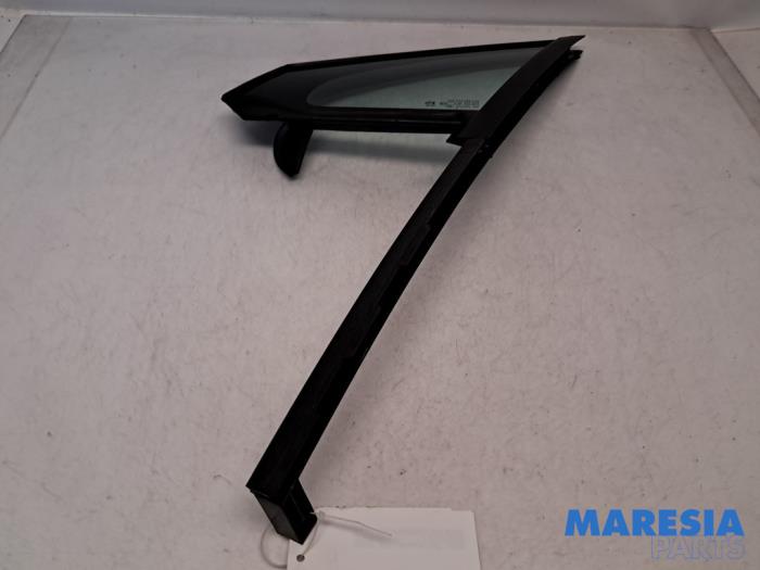 Sidofönster, vänster fram från en Peugeot 2008 (CU) 1.2 Vti 12V PureTech 82 2014