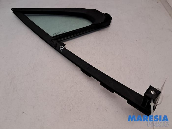 Sidofönster, vänster fram från en Peugeot 2008 (CU) 1.2 Vti 12V PureTech 82 2014