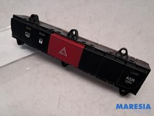 Begagnade Nödbelysningsbrytare Fiat Ducato (250) 2.3 D 130 Multijet Pris € 30,25 Inklusive moms erbjuds av Maresia Parts