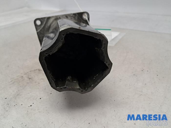 Drivaxel, vänster fram från en Alfa Romeo Giulia (952) 2.0 T 16V Veloce Q4 2018